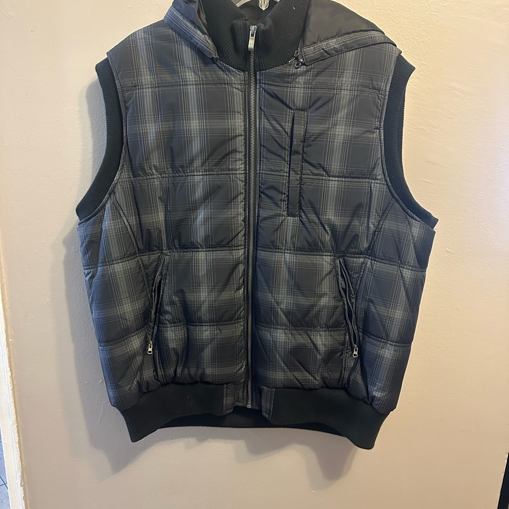 Men's Hooded Black Plaid Puffer Vest